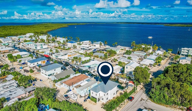 Spacious & modern waterfront home with great outdoor space - dog-friendly