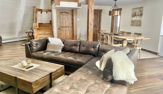 Spacious Modern West Vail House w/2 large decks, 300 yds from Vail free shuttle