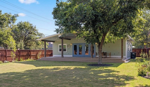 Spacious Modernized Historic Home 3 Minute Walk from Square