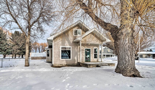 Spacious Montana Getaway, 35 Mi to Bridger Bowl!