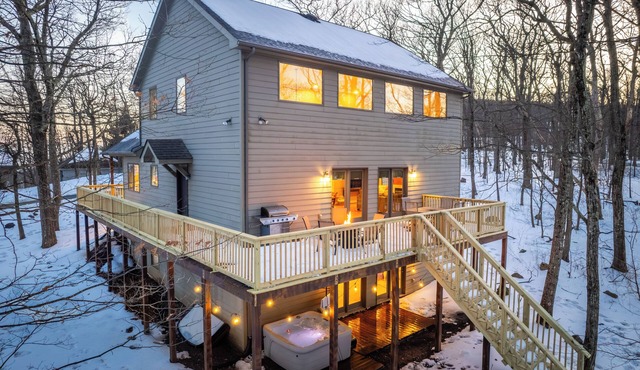 Spacious Mountain Family Retreat-Hot Tub & Game Room