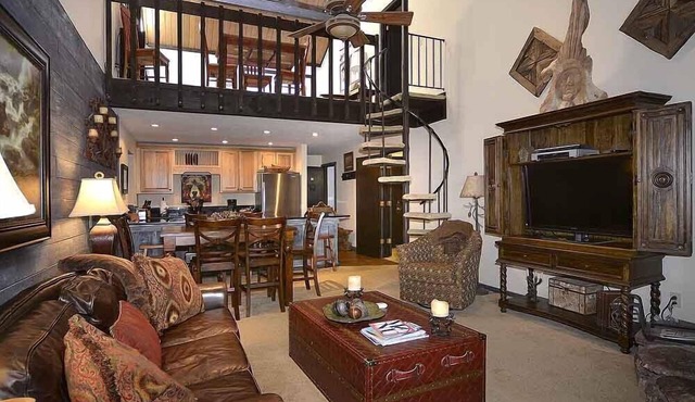 Spacious Mountain Condo Retreat! Ski-In/Out w/Views, Fireplace, Dog Friendly