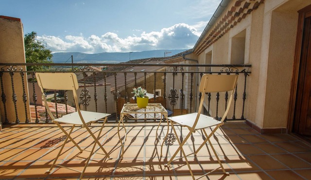 Spacious Mountain house with 4 bedrooms, 5 bathrooms, patio and fireplace