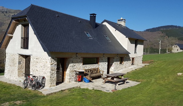 Spacious Mountain Barn, Beautifully Restored, Stunning Views