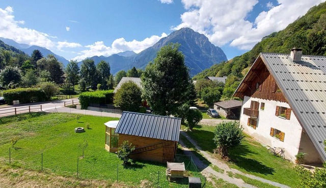 Spacious Mountain Gîte Vermarine ideal for families, Cycle and Ski sleeps to 10