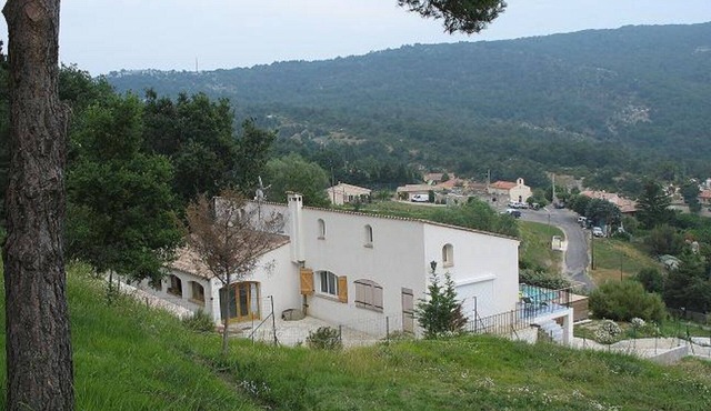 Spacious mountain house between Cannes and the Gorges du Verdon, sea view.