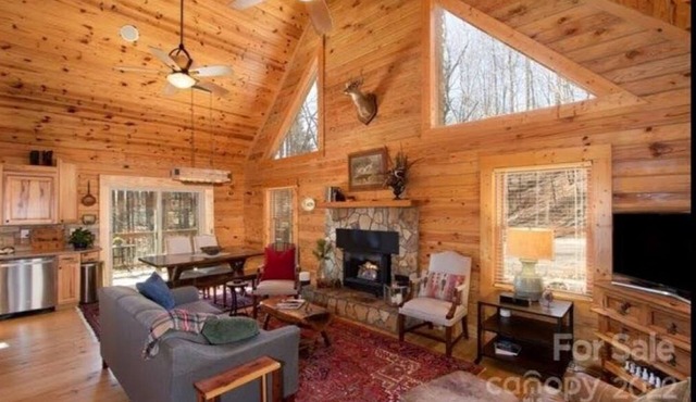 Spacious Mountain Home Close to Blue Ridge Pkwy w/Hot Tub