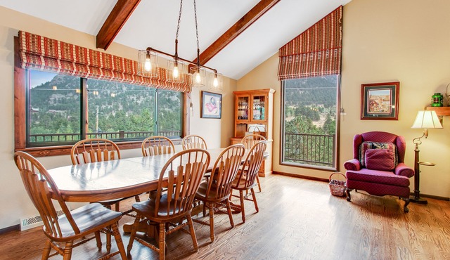 Spacious mountain home with WiFi, deck, and gorgeous views