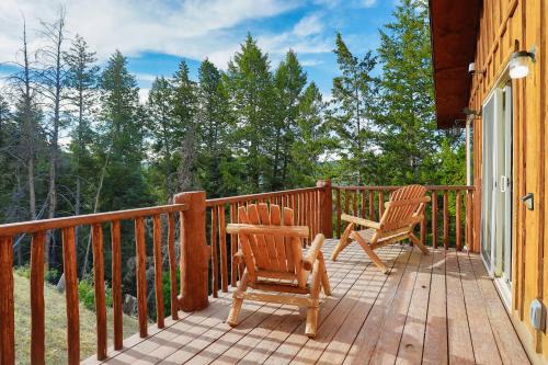 Spacious Mountain Home with Views and Game Room 20 min to Slopes