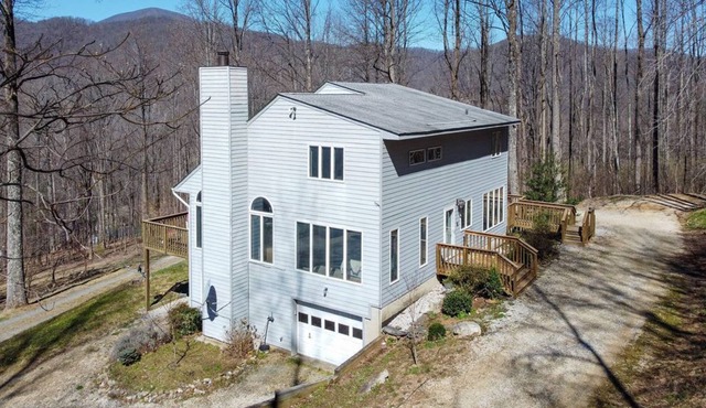 Spacious mountain retreat- Game Room-Brewery Trail
