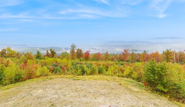 Spacious mountain retreat with fire pit, hot tub, sauna, and foosball