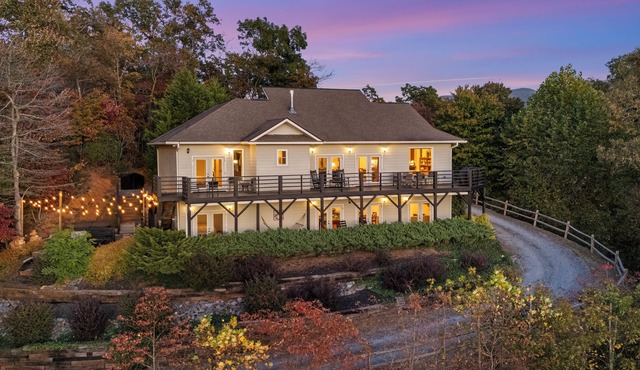 Spacious Mountain Retreat with Stunning Views of the Blue Ridge Mountains