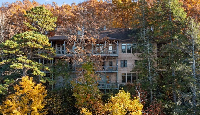 Spacious Mountain Side Home with Spectacular Views