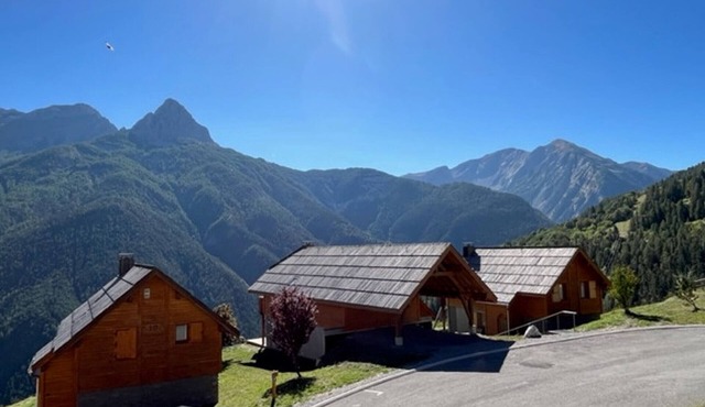 Spacious mountain-style apartment for 8 in Pra-Loup