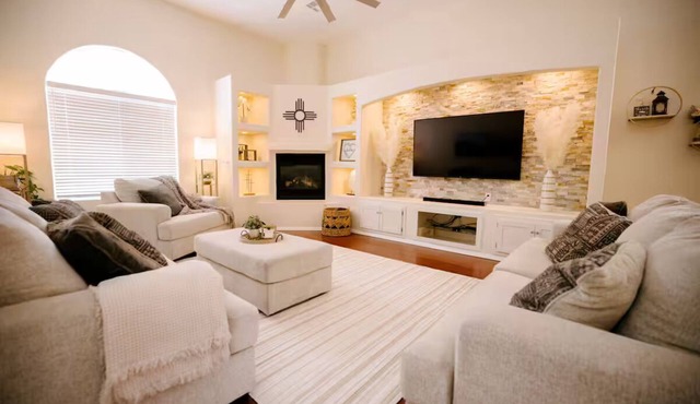 Spacious Mountain-View Home near White Sands National Park