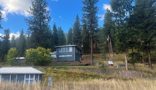 Spacious Mountainside Lodge on 10 acres in the outskirts of Missoula
