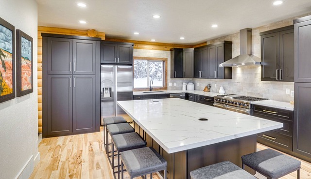 Spacious Mtn Manor, 1 Mi to Brian Head Resort!