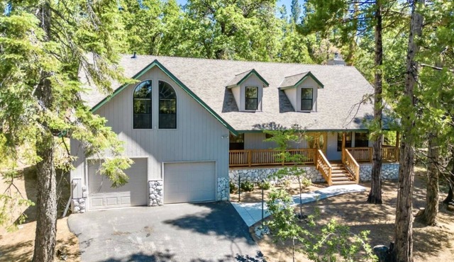 Spacious Multi Family/Group Cabin - 5min to lake and 1/2hr to skiing!