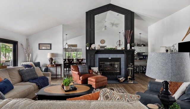 Spacious Multi-Family Retreat with On Site Hot Tub, Sauna & Game Room