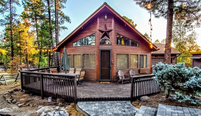 Spacious Munds Mountain retreat under the Pines with deck and Yard!