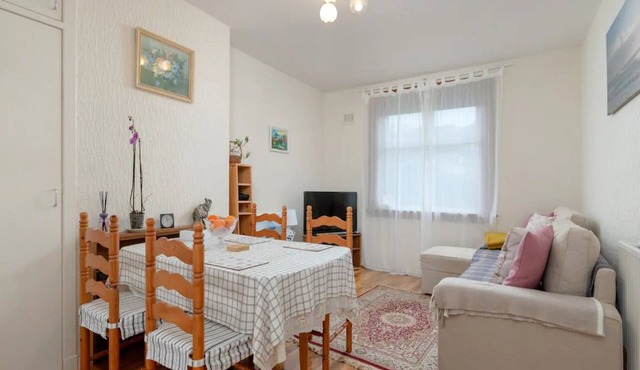 Spacious Murrayfield Flat - Pass the Keys