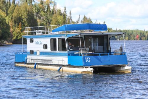 Spacious Muskie Houseboat - Sleeps 8 - Massive Upper Penthouse - Fast Wi-Fi HB10