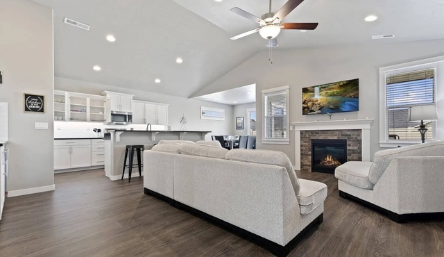 Spacious Nampa Stay | Minutes to Lake, Golf Course, Dining, Shops & I-84