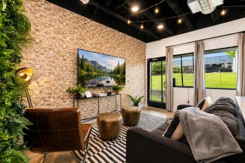Spacious Nashville apartment near Downtown & BNA