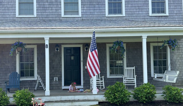 Spacious new, 5BR, RAV4, pool, hot tub, bikes. 1mile from beach and town. RAV4!