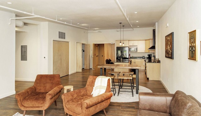 Spacious New & Clean 2 BR Heart of Downtown! 302N