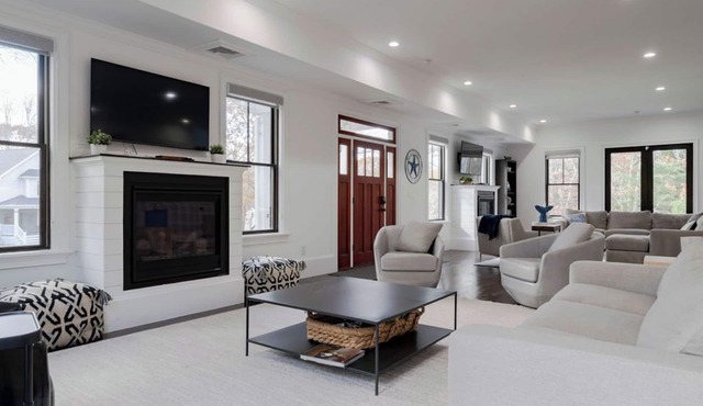 Spacious New Construction/Walk-Beach/FirePit/Game Rm/Private/Family Friendly