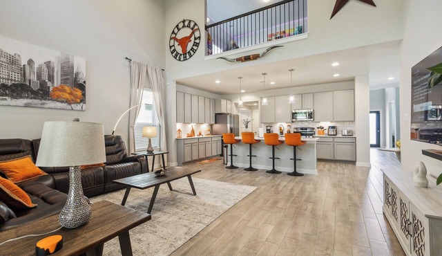 Spacious New Home, 24min from IAH airport & downtown, Game-room, North Houston