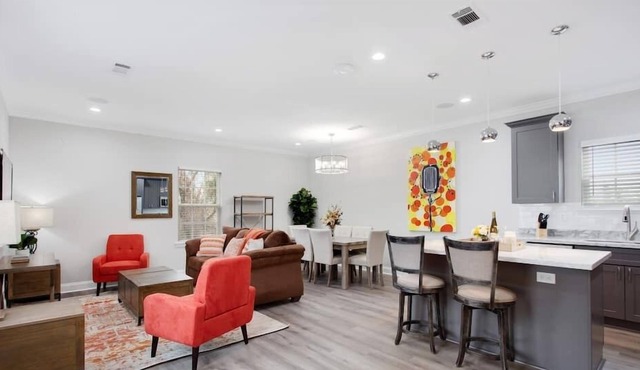 Spacious NEW HOME- Perfect for short term travel
