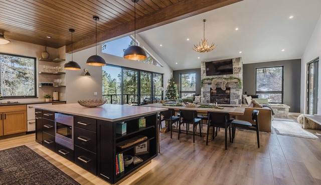 Spacious New Luxury Mountain Home | Hot Tub, Views, Near Wolf Creek