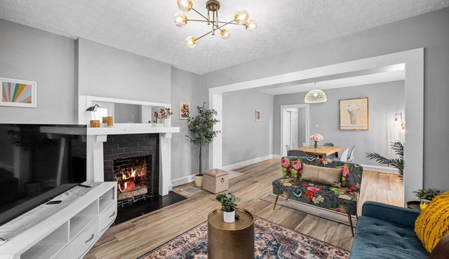 Spacious & New Remodeled 6BRs Home