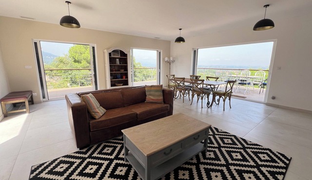 Spacious new villa with exceptional views