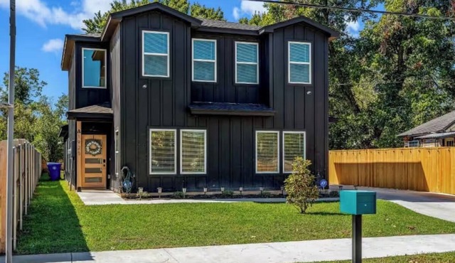 Spacious New Waco Retreat Near Baylor & Magnolia Silos