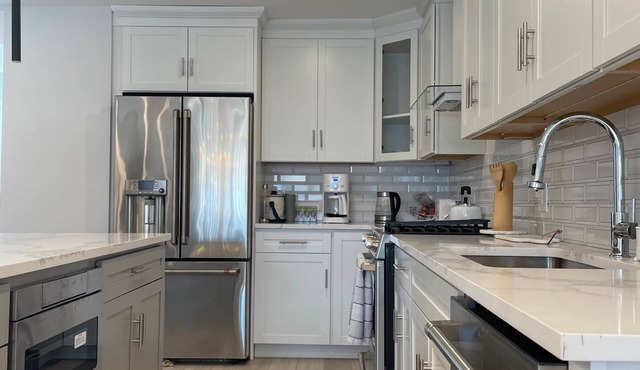 Spacious, newly built 3 fl townhouse, 5 bed/5bath by the beach/bay.