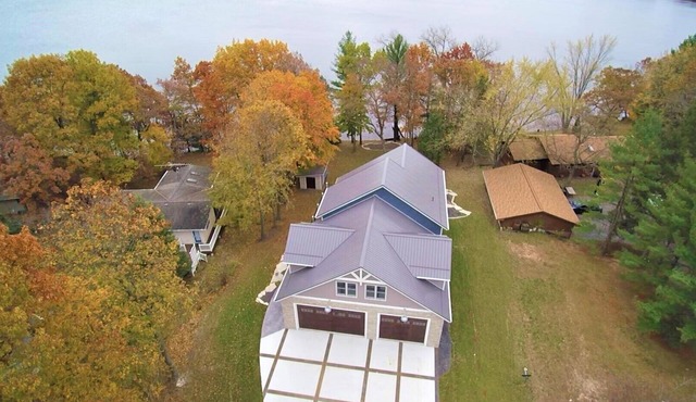 Spacious, Newly Constructed, Lake House