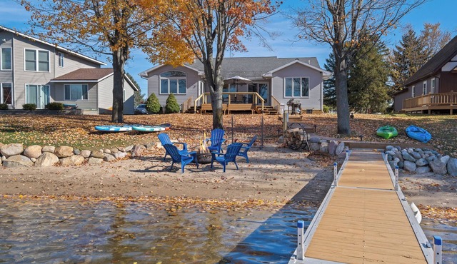Spacious, newly furnished 4-bedroom beachfront house in Canadian Lakes