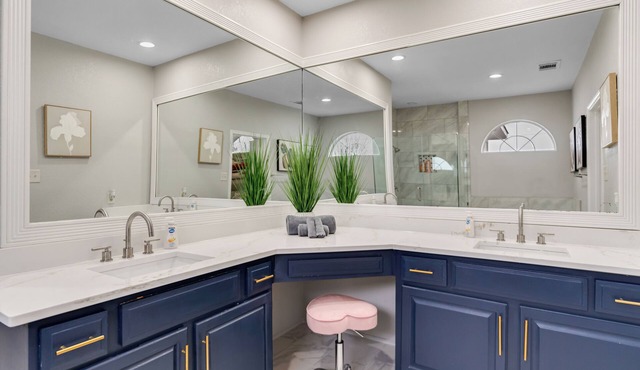 Spacious Newly remodeled 5BA 3BA central location