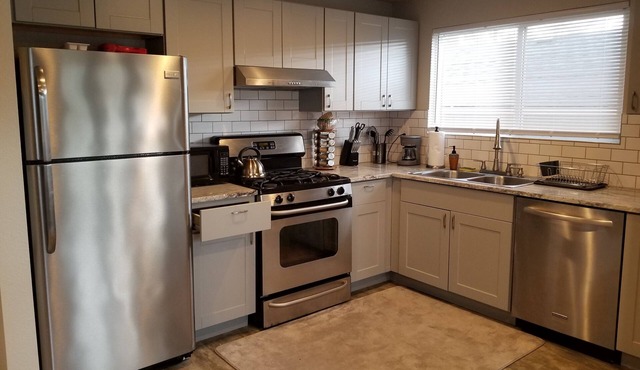 Spacious newly remodeled 3br 2ba in heart of the Seattle