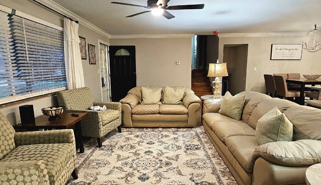 Spacious Newly Renovated 5-bedroom house in West Knoxville 20 minutes to UT