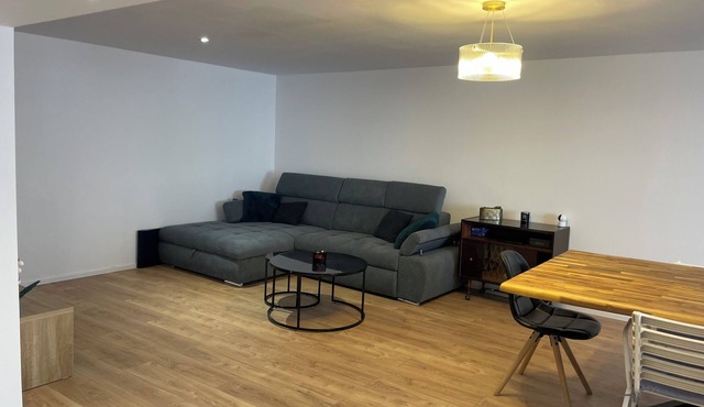 Spacious, newly renovated townhouse