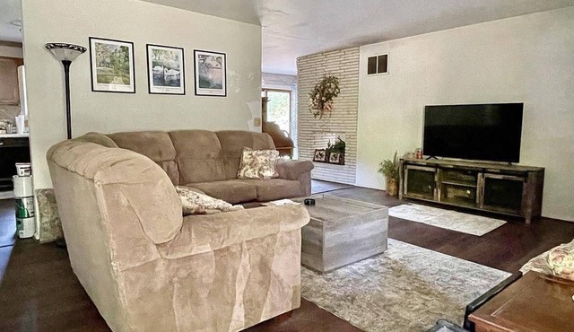 Spacious & Newly Renovated 3-bedroom house in Warsaw/Winona Lake