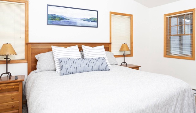 Spacious, Newly Updated Townhouse - Pinehill #12