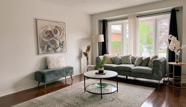 Spacious Newmarket Home With Everything U Need