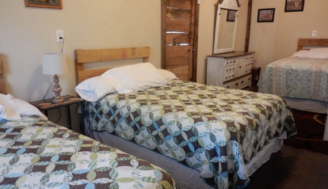 Spacious Norfork Lake View Bunkhouse, Resort Amenities, Family/Fishermen/Pets