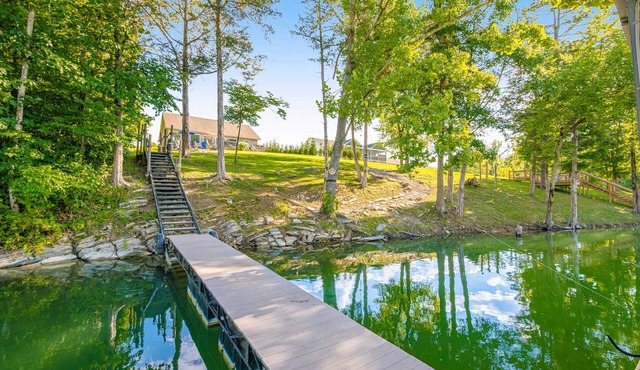 Spacious Norris Lakefront Retreat・Firepit・Hot Tub