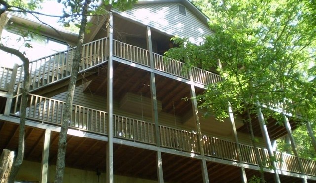 Spacious North Georgia Mountain getaway in the Bent Tree community